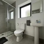 Sunberry 2 Bright Modern Entire Home, Headford