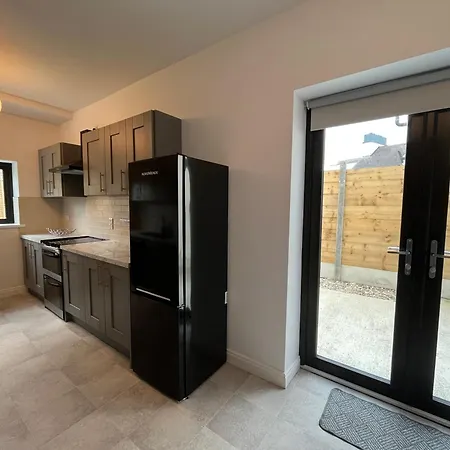 Sunberry 2 Bright Modern Entire Home, Headford