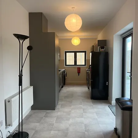 Sunberry 2 Bright Modern Entire Home, * Headford