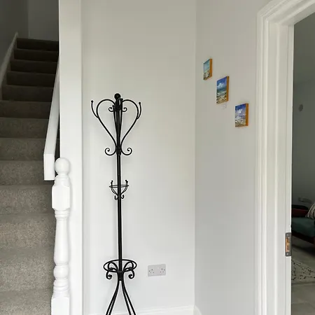 Sunberry 2 Bright Modern Entire Home, Vakantiehuis *