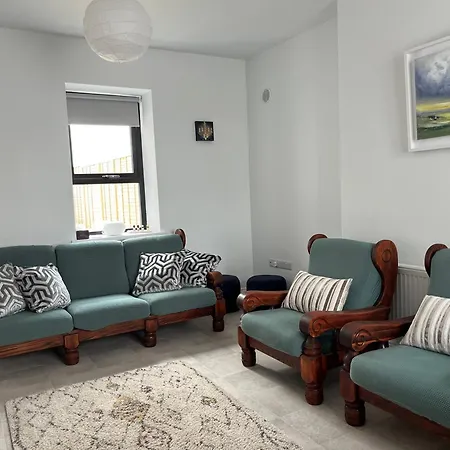 Sunberry 2 Bright Modern Entire Home, * Headford