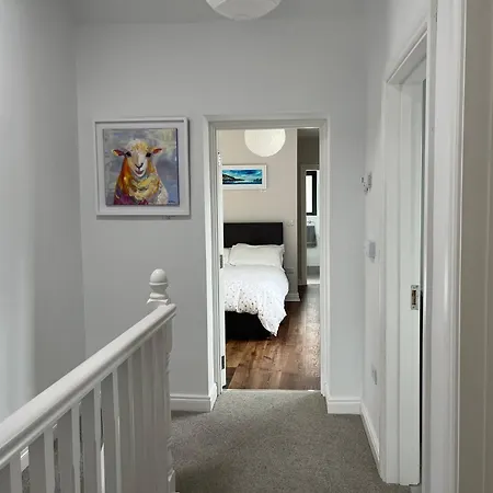 Дом отдыха Sunberry 2 Bright Modern Entire Home,