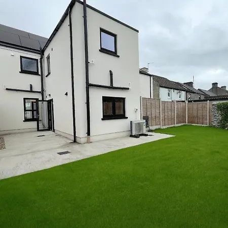 Sunberry 2 Bright Modern Entire Home, *