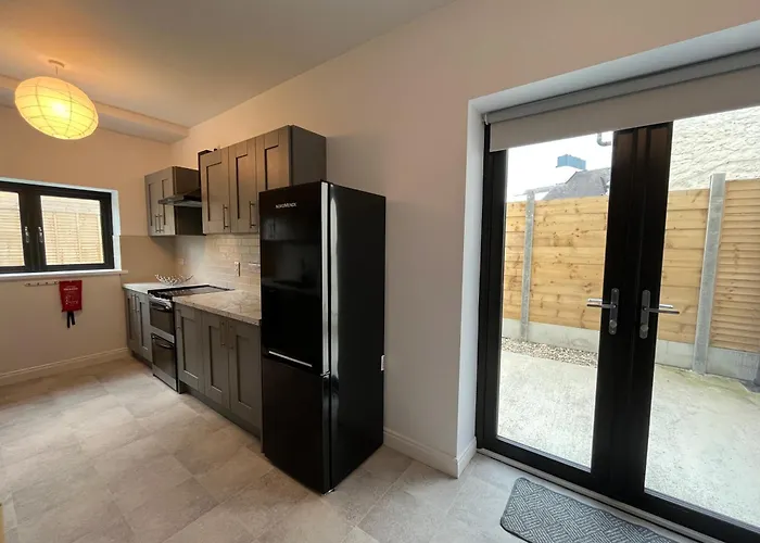 Sunberry 2 Bright Modern Entire Home, Headford