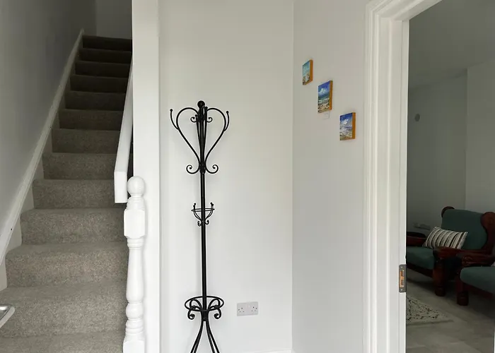 Sunberry 2 Bright Modern Entire Home, 펜션 *