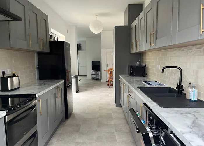 Sunberry 2 Bright Modern Entire Home, Headford