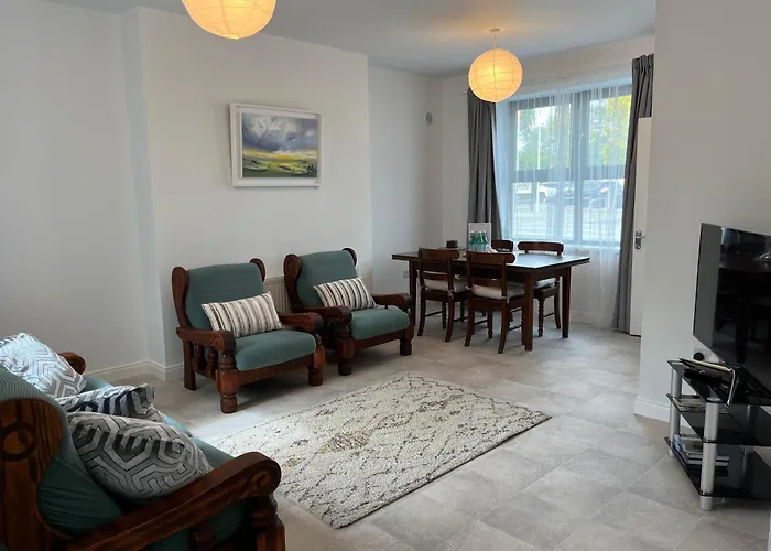 Sunberry 2 Bright Modern Entire Home,