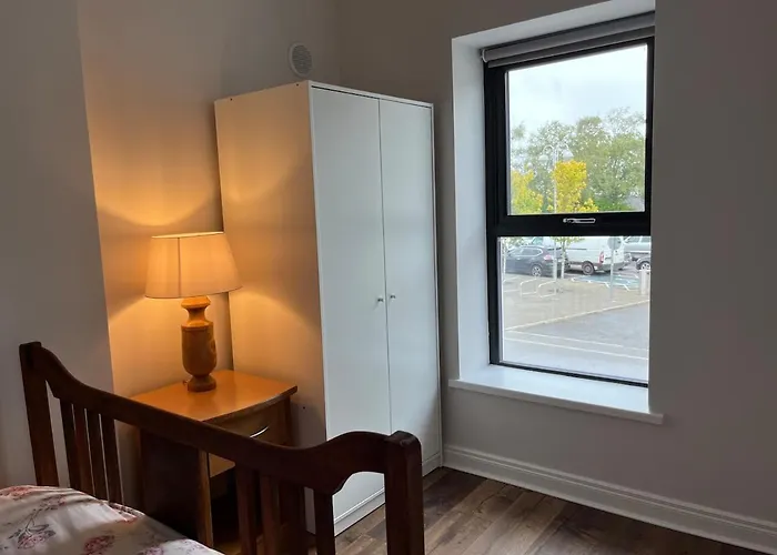 Sunberry 2 Bright Modern Entire Home, * Headford